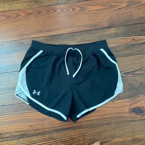 Under Armour Pants - Under Armour Womens Fly By 2.0 running shorts